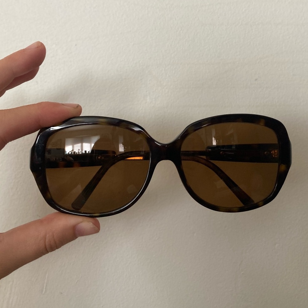 Burberry designer tortoise sunglasses with case